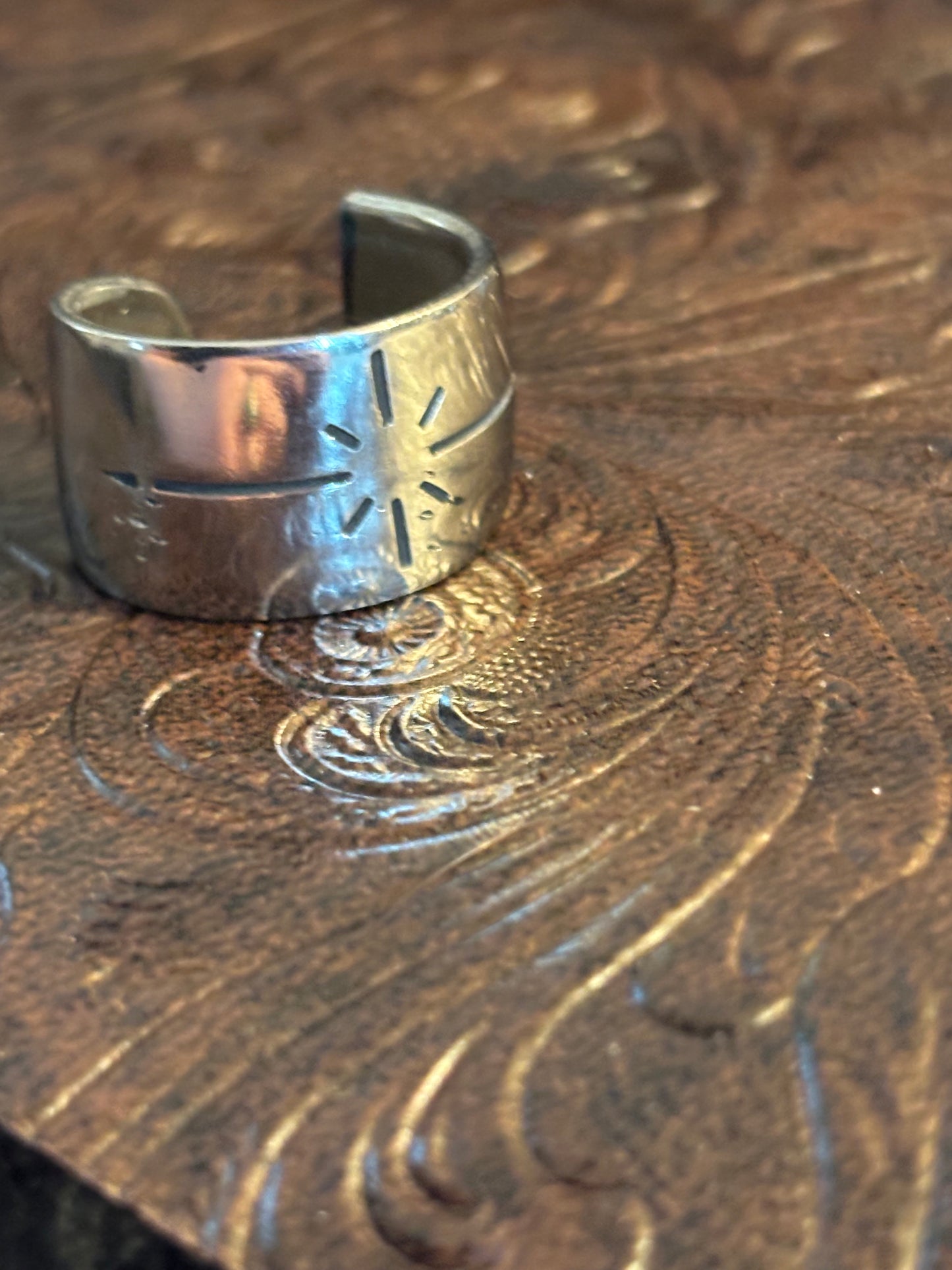 Adjustable spoon ring