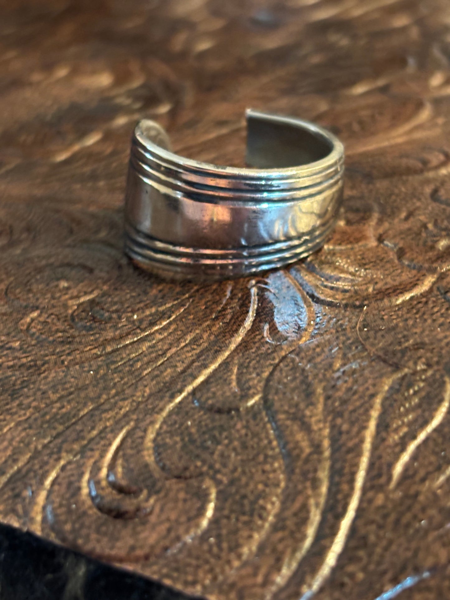 Adjustable spoon ring