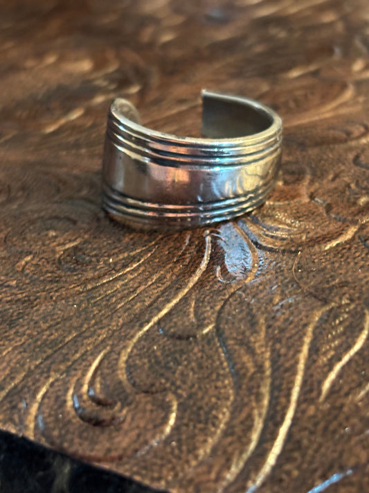 Adjustable spoon ring